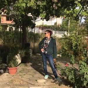 Meet your Posher, Adrienne